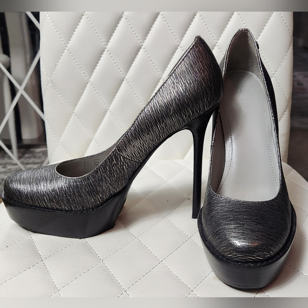 Calvin Klein Dria Genuine Leather Pumps in Grey